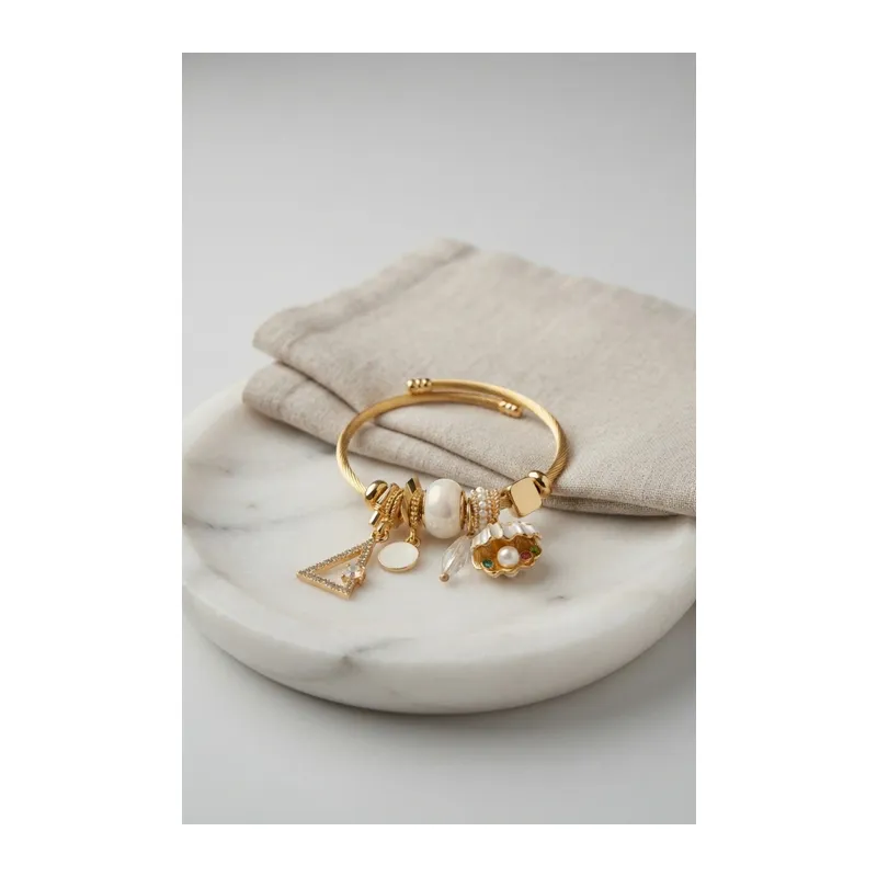 Beyaz Deniz Kabuğu Model Gold Renk Charmlı Bileklik