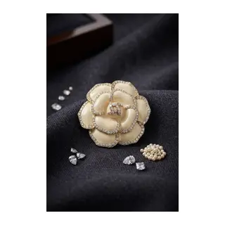 Gold Krem Renk Zirkon Taşlı Gül Model Broş