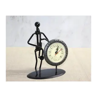 Metal Saatli Saksafon Çalan Müzisyen Alk4335