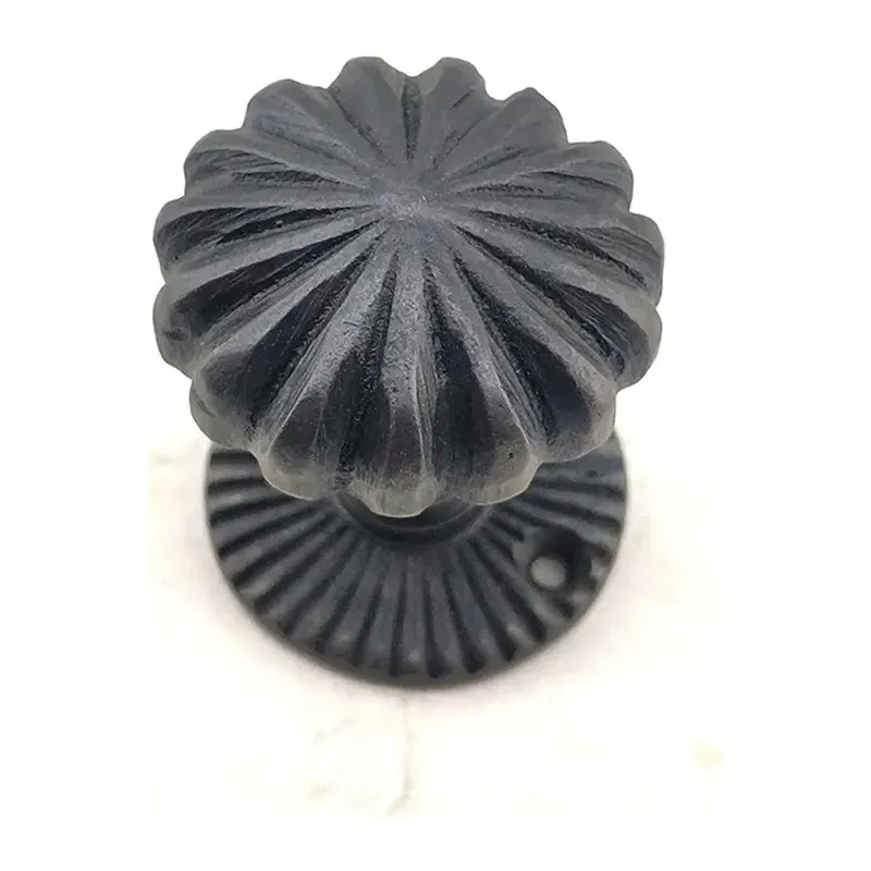Antika Tarz Dekoratif Pirinç Açarlı Kapı Babası - 50mm, Oksit