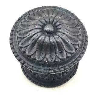 Antika Tarz Dekoratif Pirinç Papatya Kapı Babası - 73mm, Oksit