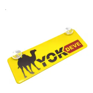 Yok Deve Yazılı Sarı Dekor Plaka Vantuzlu Cam Süsü 22x7.5cm