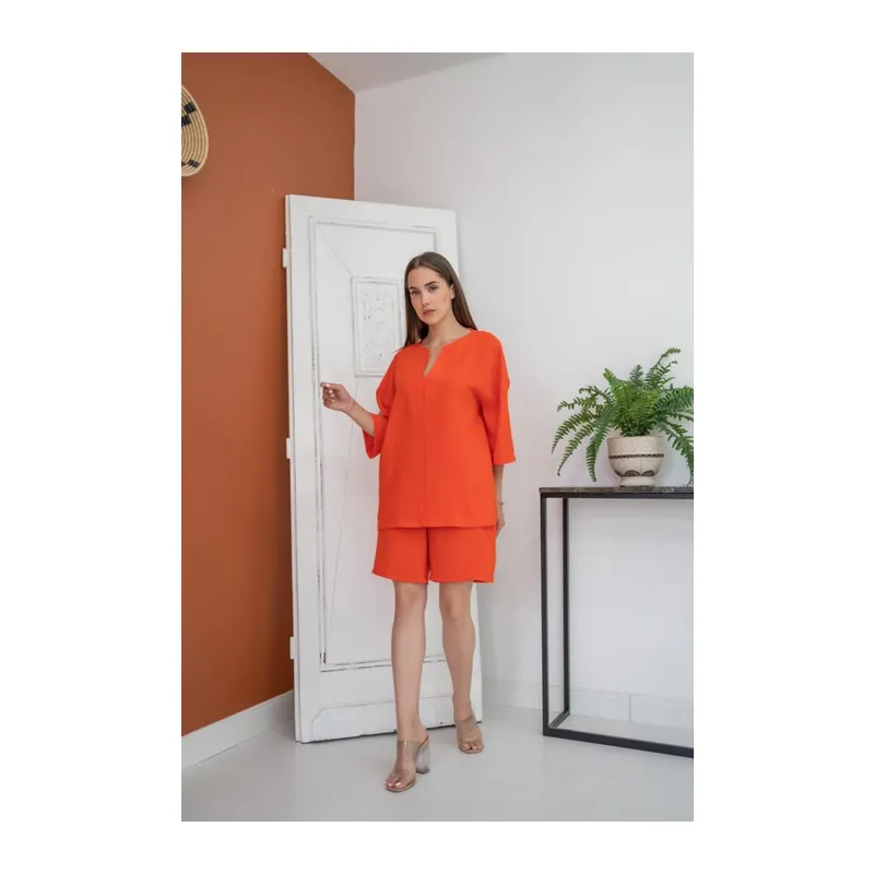 Oranj Şort Ve Üst Takım