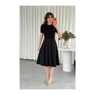 Kadın Kısa Kollu Bisiklet Yaka Gold Düğme Detay Midi Boy Elbise