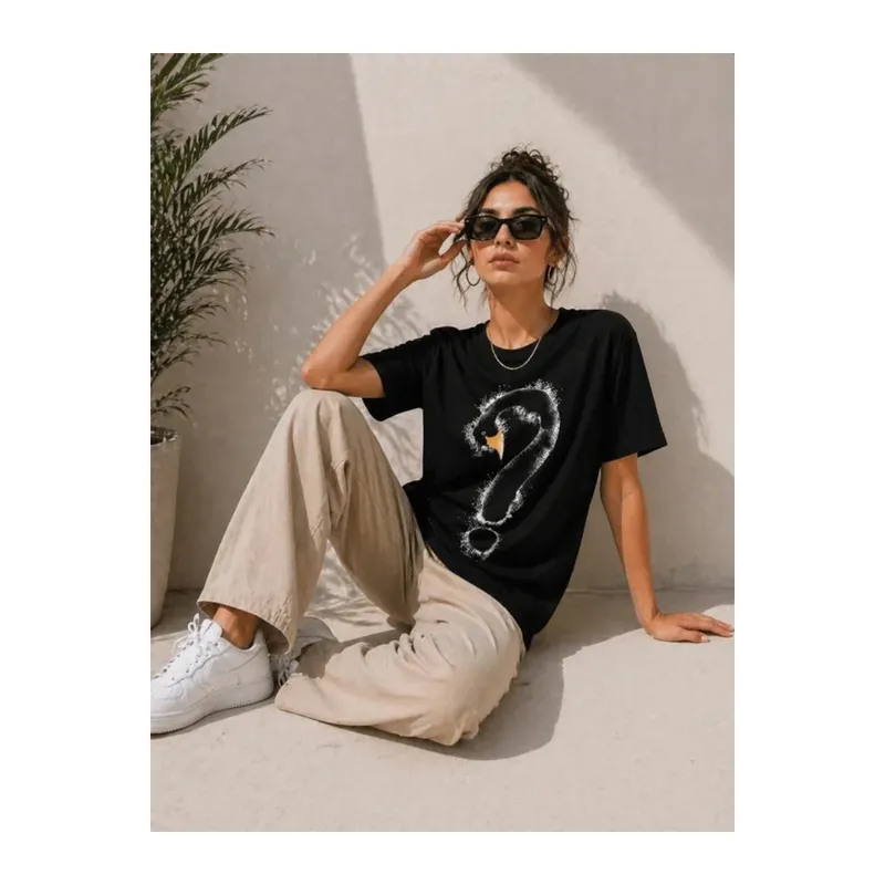 Kuğu Figürlü Soru İşareti Baskılı Tişört Kısa Kol T-Shirt - Siyah
