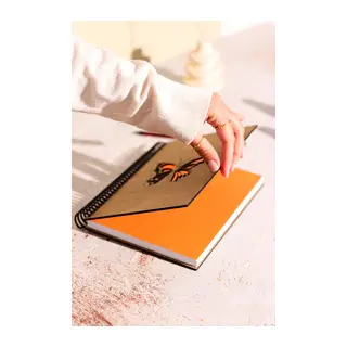 Doğal Ahşap Kapaklı Çizgisiz Defter – Şık ve Dayanıklı Tasarım